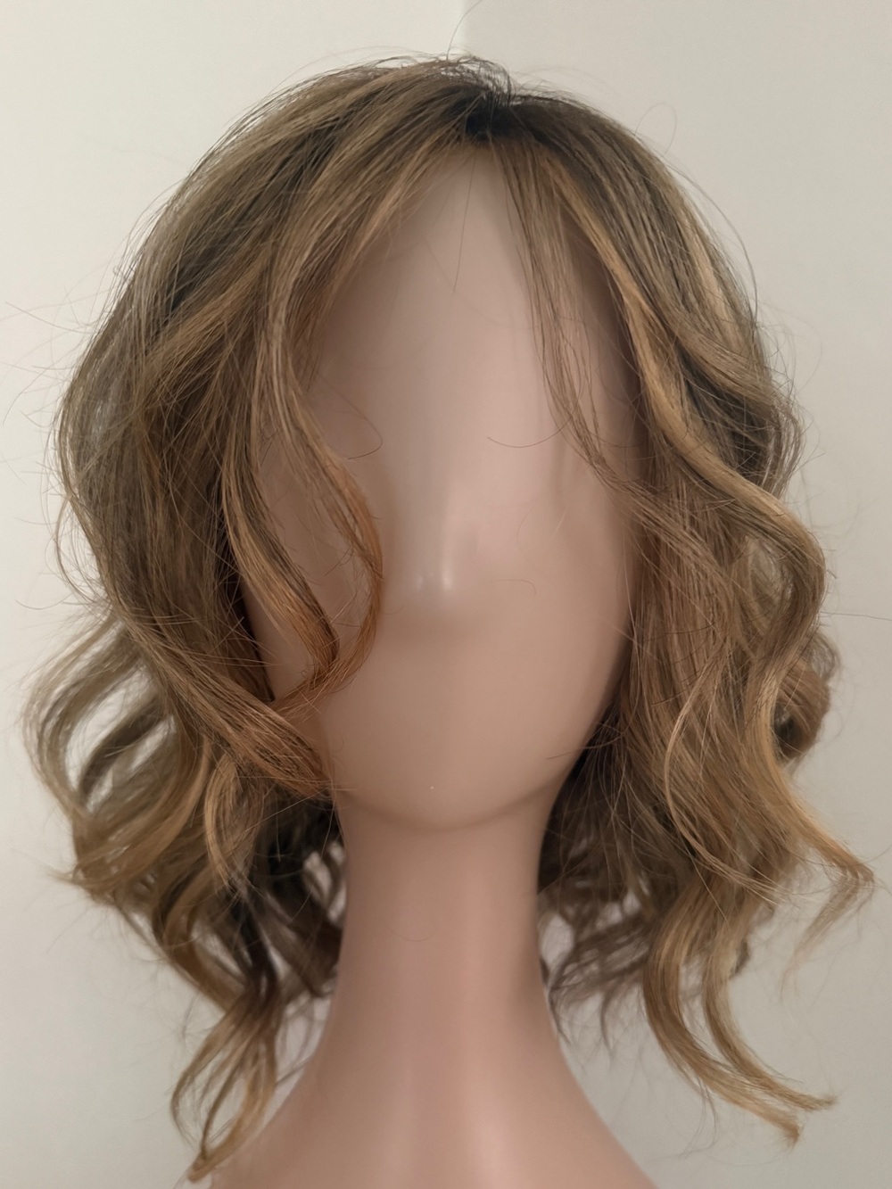Jon Renau Julianne Lite in Color Shaded Mocha NWT Wavy Bronde Wig With Roots